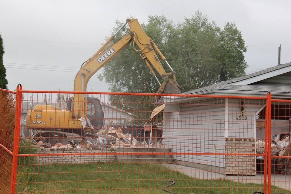 7690538_web1_170712-SLN-M-House-Demolition