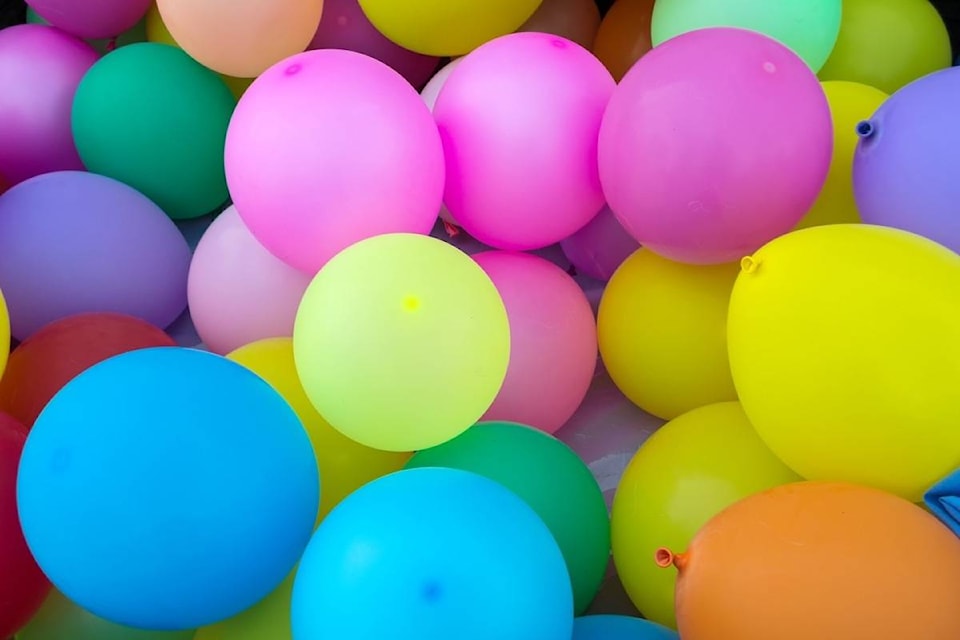 9516943_web1_171123-SLN-M-colourful-balloons