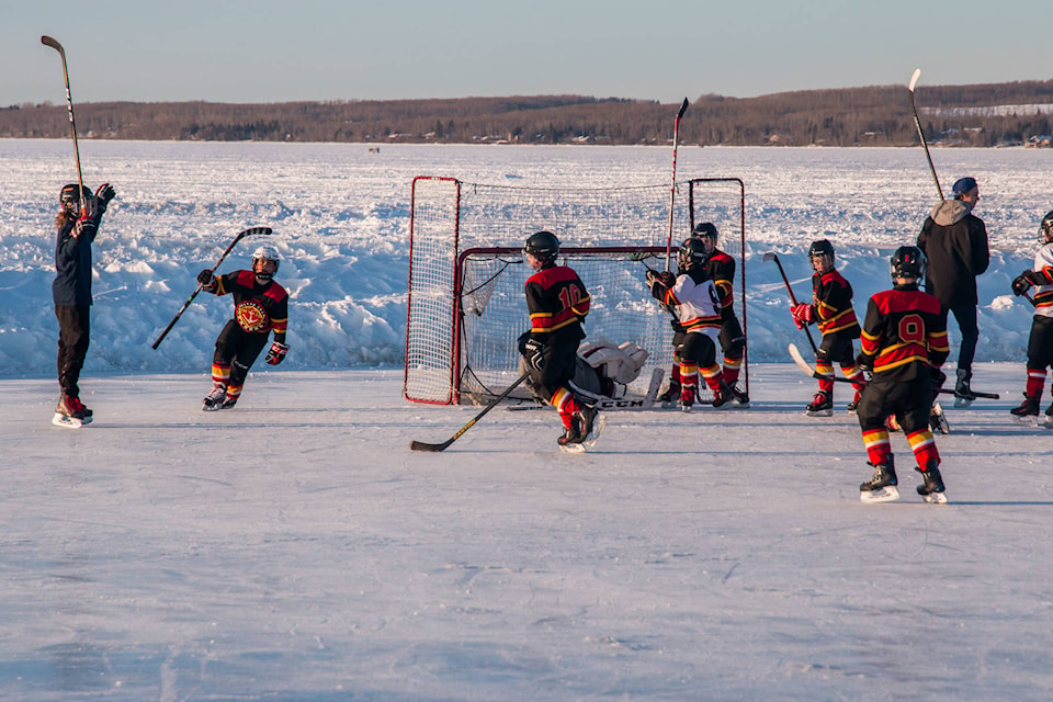 10875109_web1_OutdoorHockey2