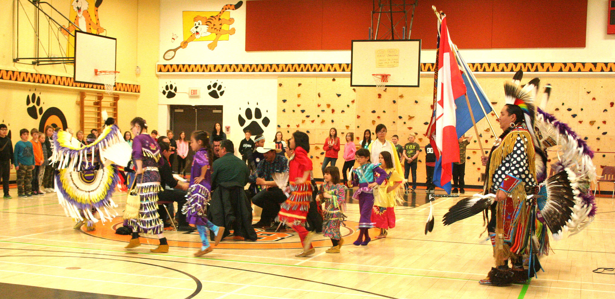 11342807_web1_RedDeerAboriginalDanceTroupe