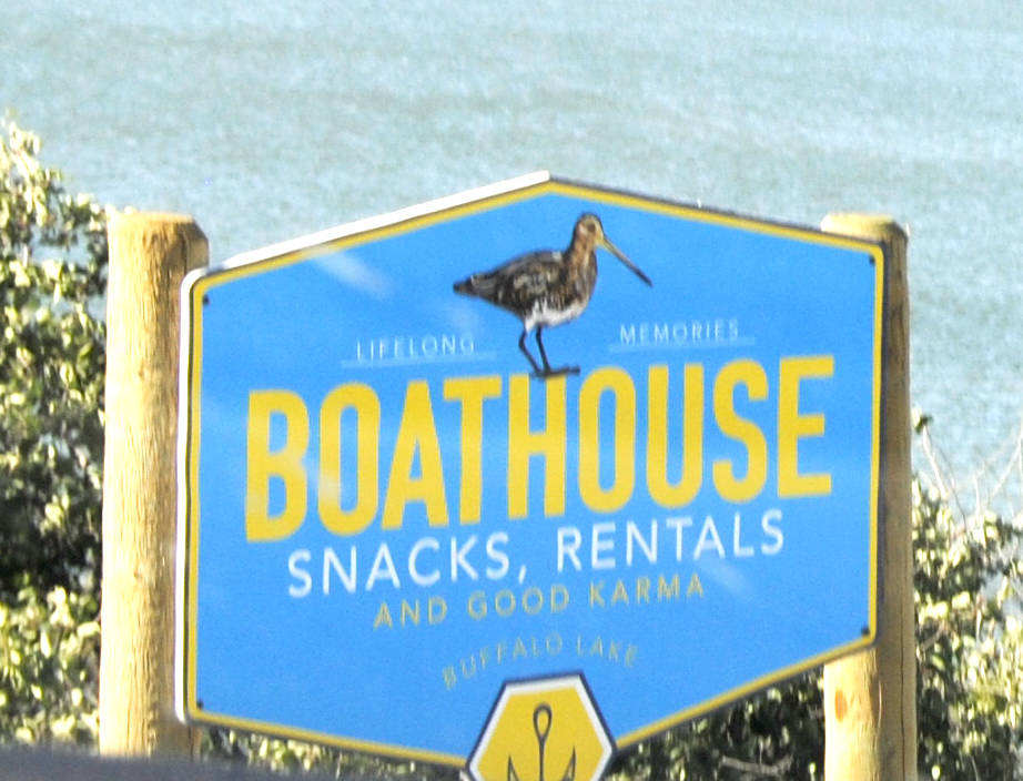 12641775_web1_lj-ParadiseShores-BoatHouseSign