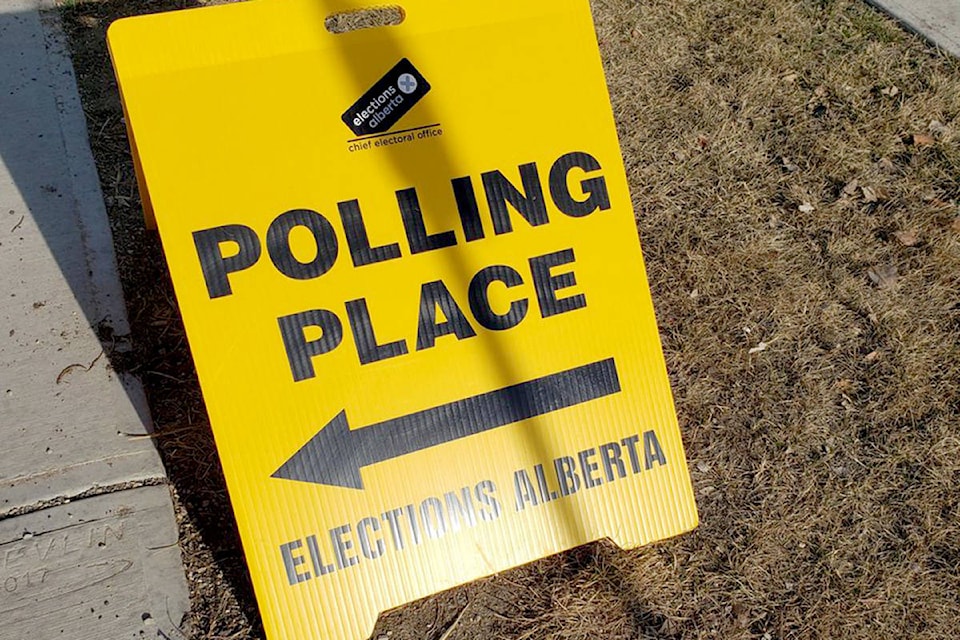 16857570_web1_Election-alberta-polling