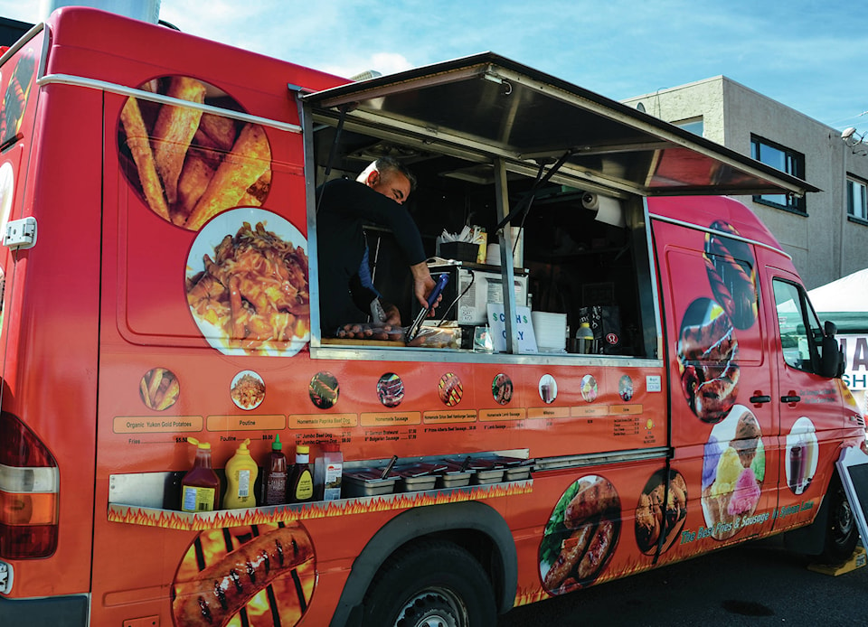 24976224_web1_160811-RDA-Food-Truck-Friday-5