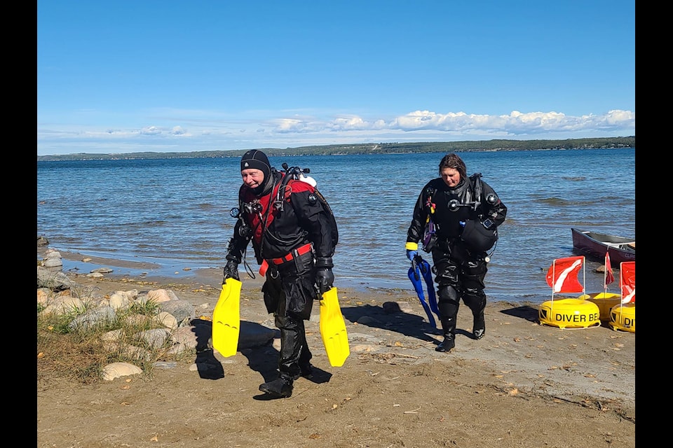 From left, divers John McCuaig and Stacy Chonica returning after a morning of diving to clean up underwater trash. Reeti Rohilla / Sylvan Lake News
