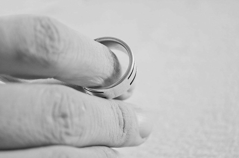 28416409_web1_220309-CPW-Canada-divorce-rates-drop-ring_1