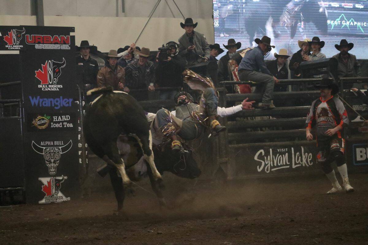 31081238_web1_221124-SLN-Bull-Riders-Canada-Finals_3