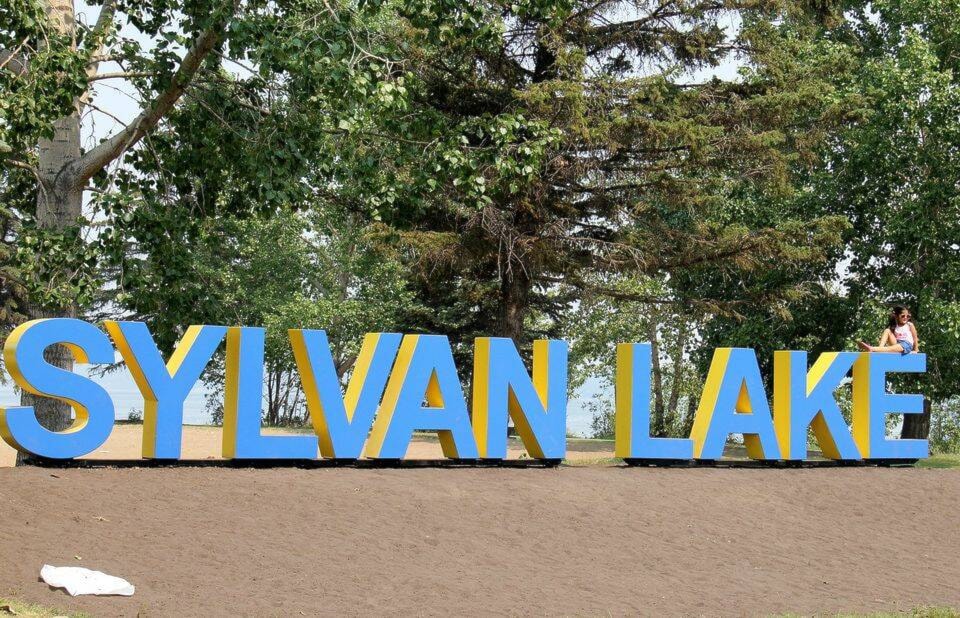 31354900_web1_SylvanLakeSign_1