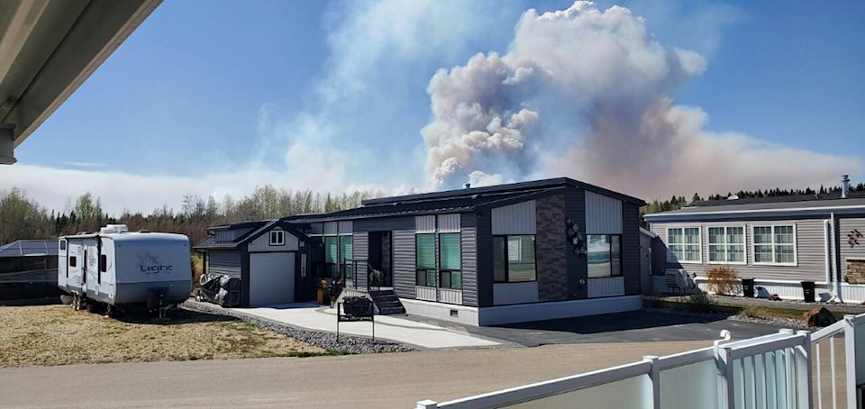 32635110_web1_230509-RIM-Rimbey-Evacuees-_2