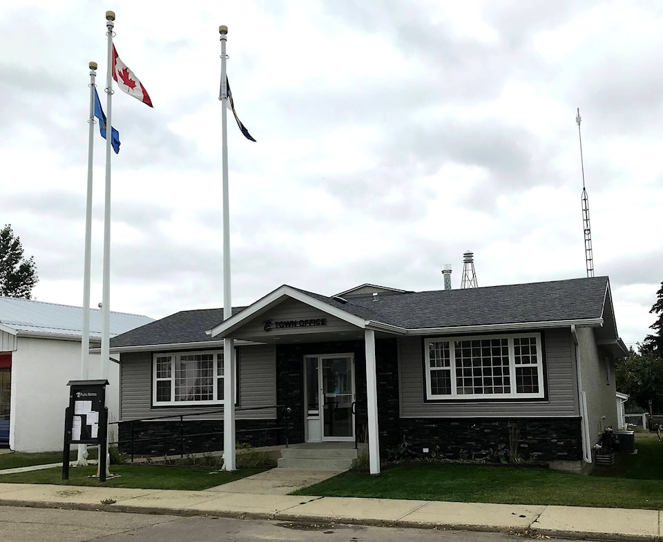32765361_web1_EckvilleTownOffice