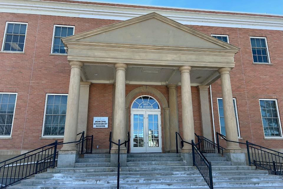sylvan-lake-town-office