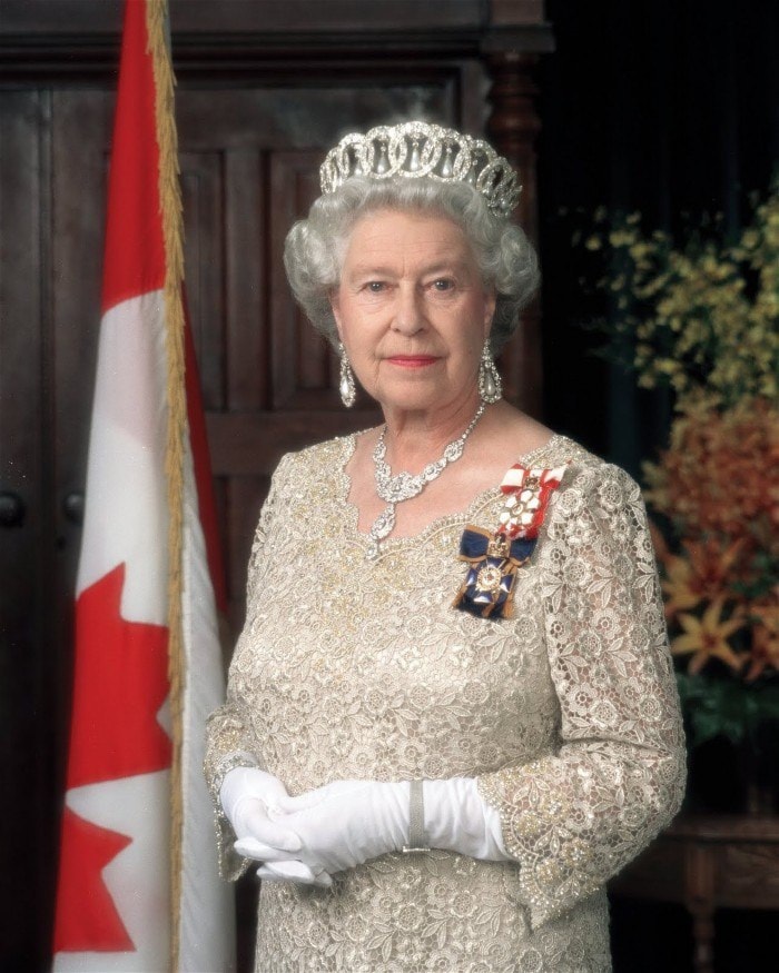 80218terracequeenelizabethII2015web