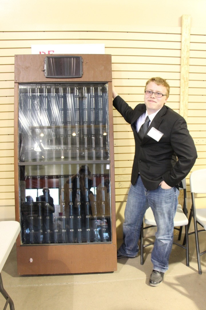 82473terracesncire2014First_place_winner_Brandon_Greenall_and_his_pop_can_solar_heater