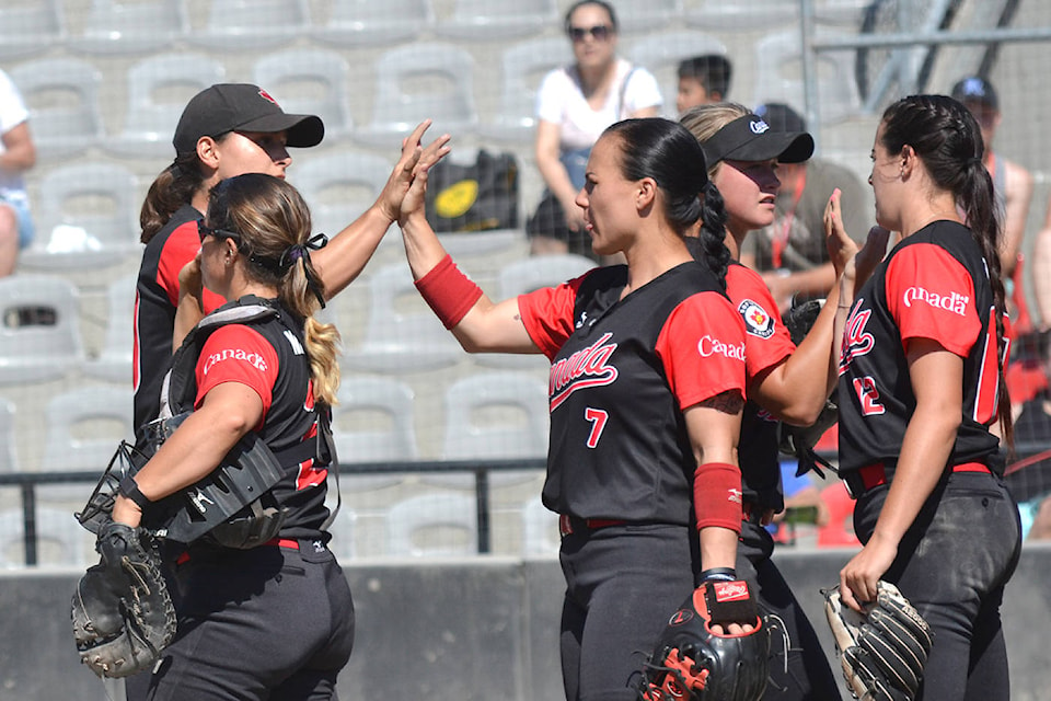 12929466_web1_CanadaCup-highfives