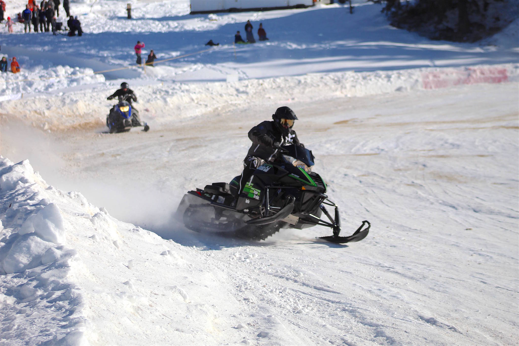 15789649_web1_WinterTriOvalRace8