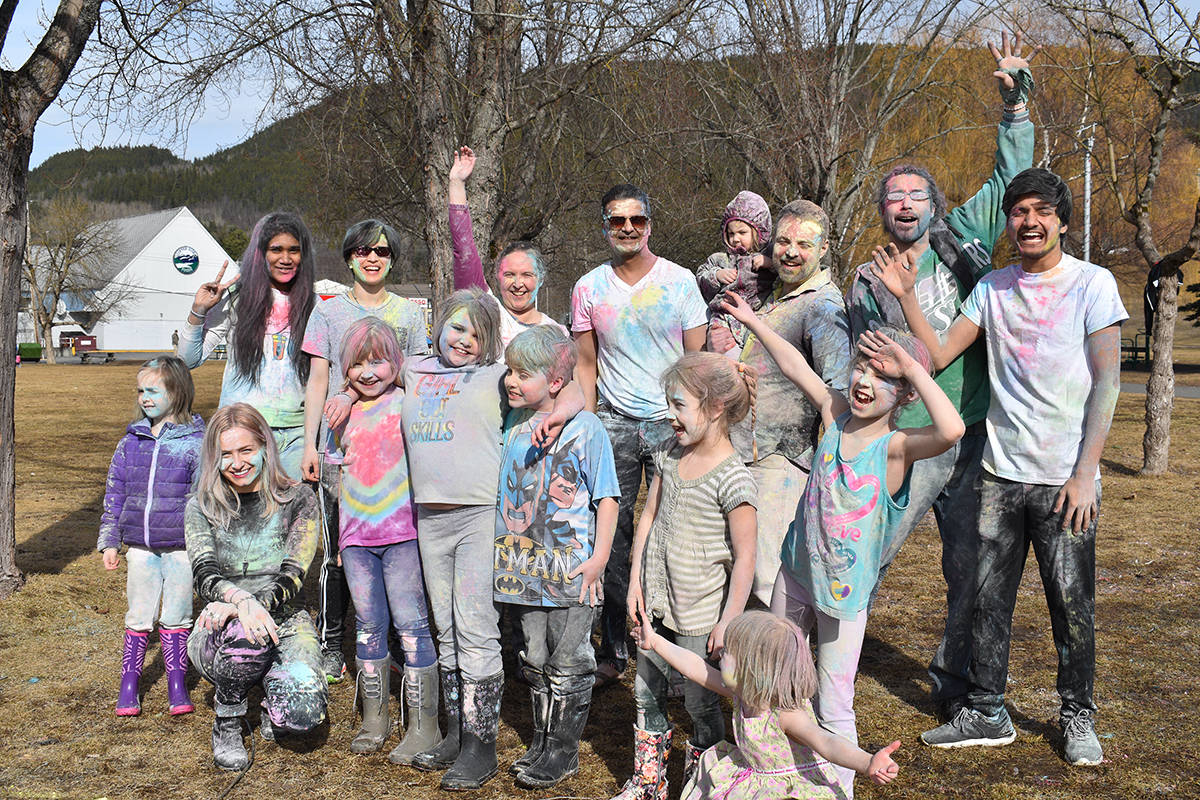 16002345_web1_TST-holi-festival2