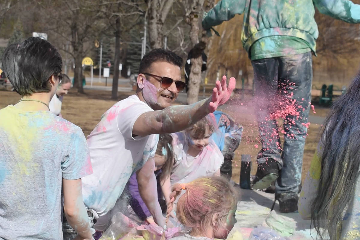 16002345_web1_TST-holi-festival8