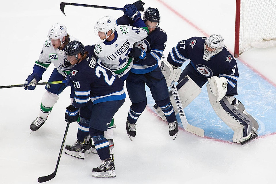 22281669_web1_200729-IFD-Canucks-Jets-canucks_1