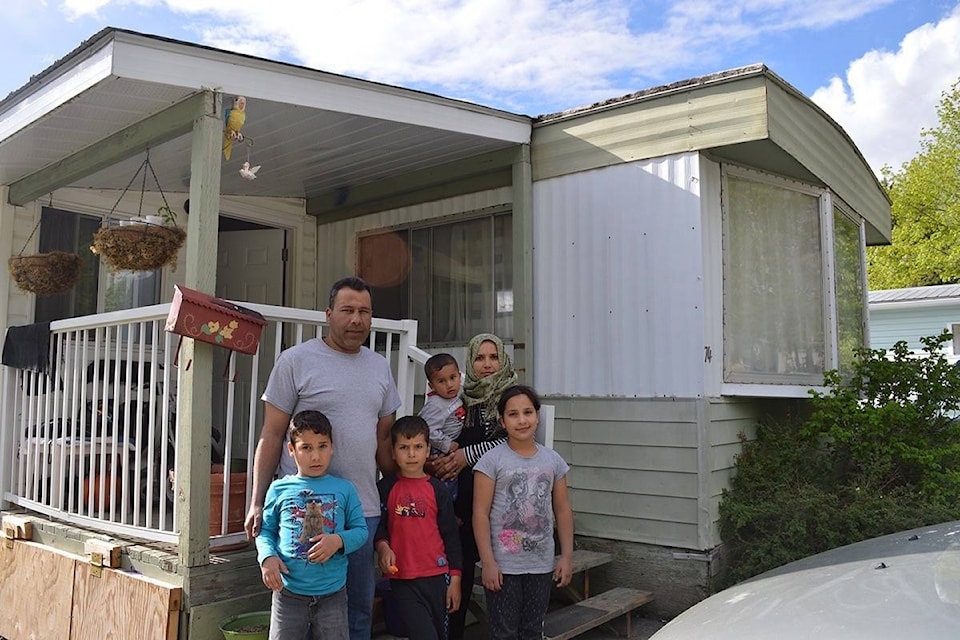 23354363_web1_180512-TST-M-family2-Syrian-refugee