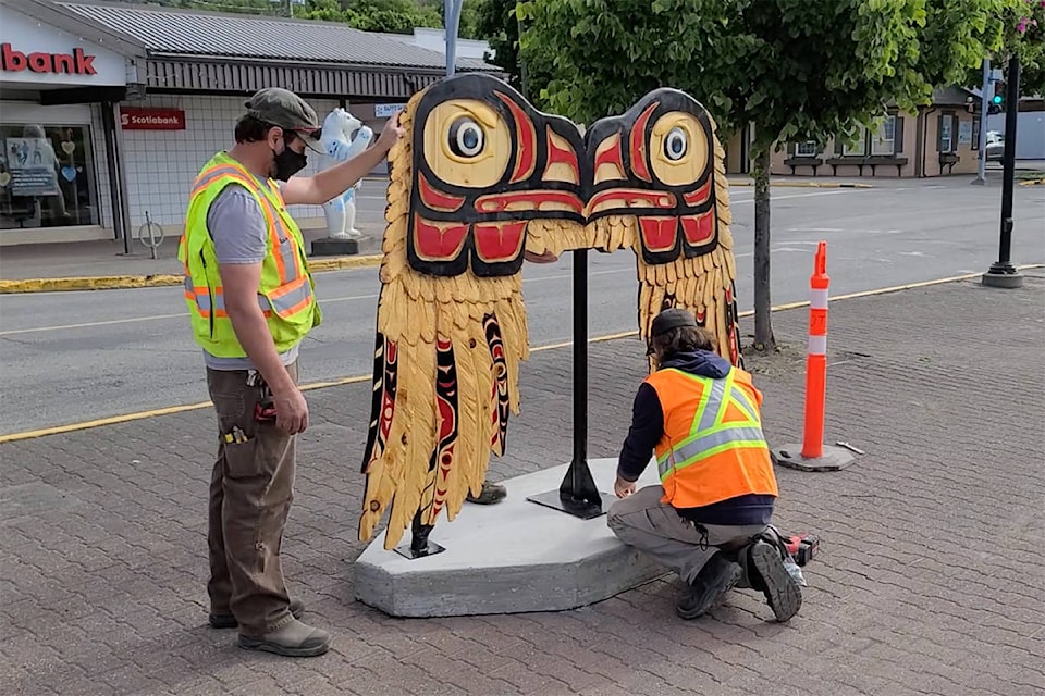City workers install a new interactive wood art fixture on Lakelse Ave. in Terrace on June 22, 2021. (Ben Bogstie/Terrace Standard)