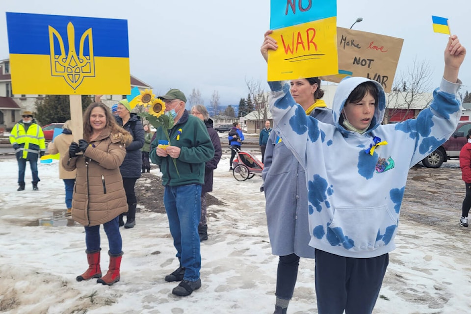 Approximately 200 people gathered at Main St. and Hwy 16 in Smithers March 1 to show solidarity with the people of Ukraine who are currently under attack by Russia. (Thom Barker photo)