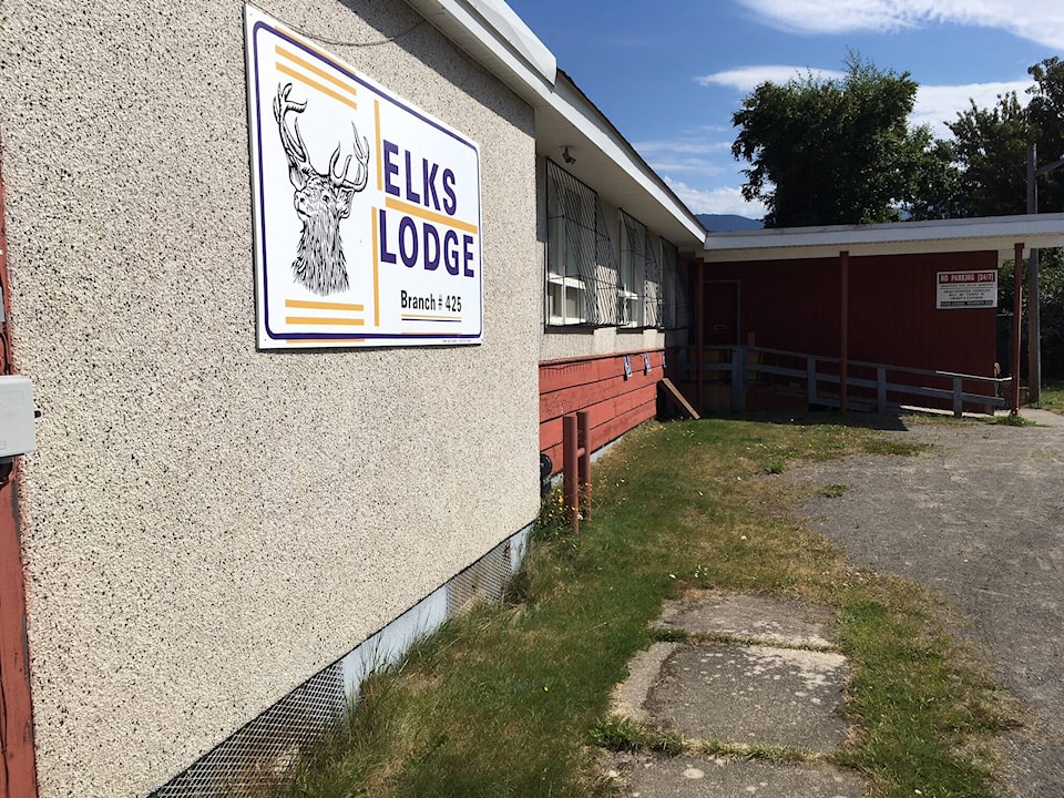 30068403_web1_220818-TST-elks.hall.2