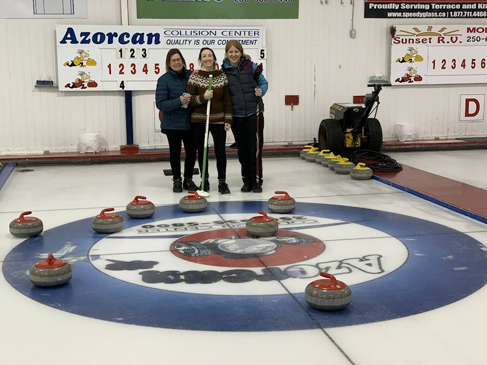 31394360_web1_221222-TST-CurlingAchievement-team_1