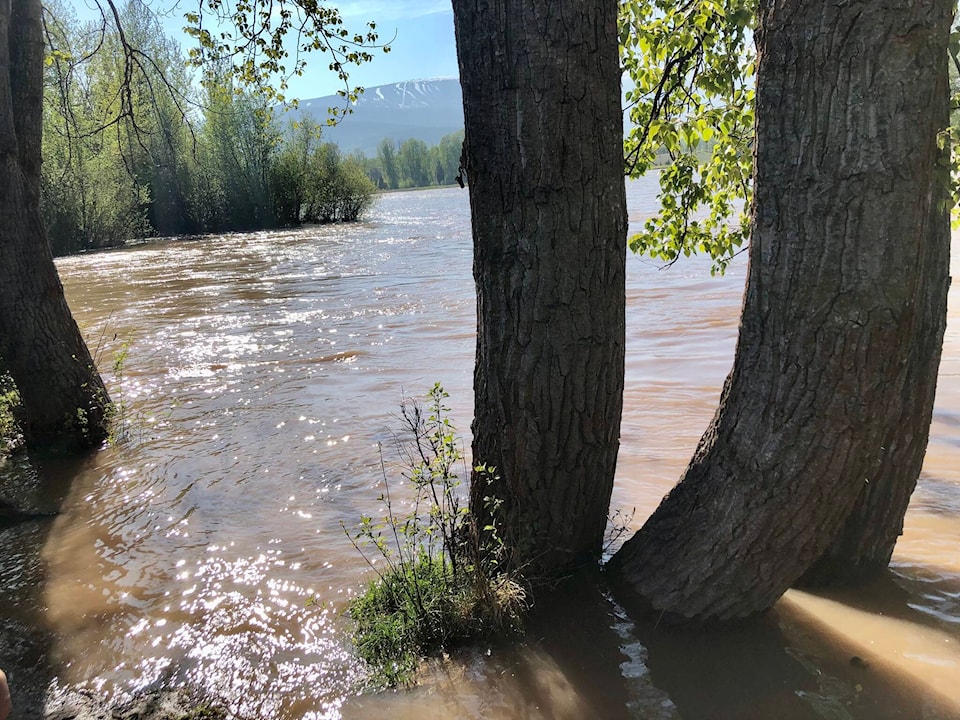 32741748_web1_230525-SIN-flood-warning-for-Bulkley-bulkleyriver_1