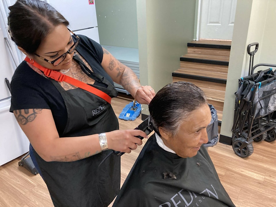 32996281_web1_230622-TST-cimmunity.haircut.day