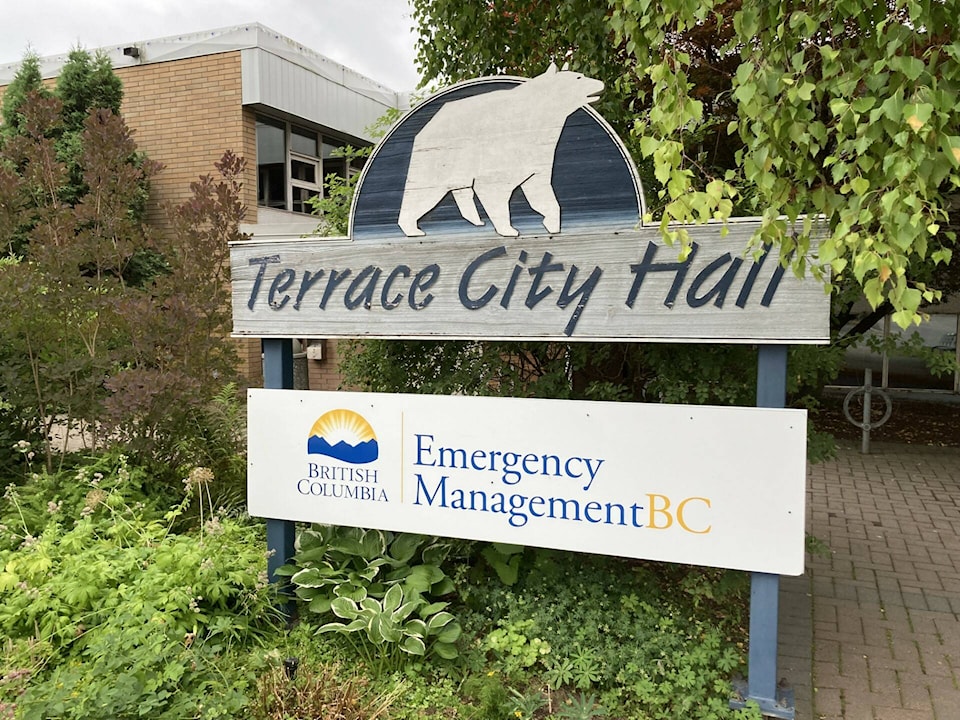 33295176_web1_230720-TST-terrace.city.hall