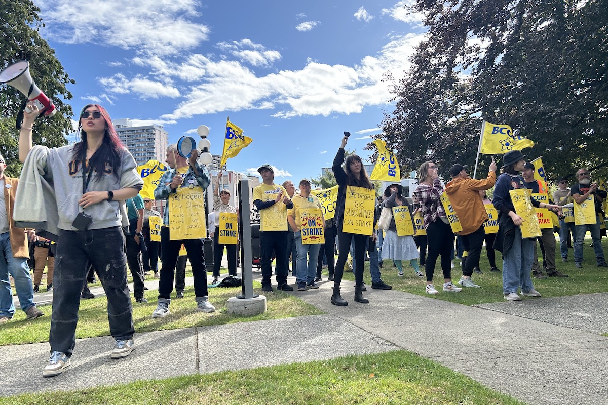 Striking public service unions balk at B.C.'s 4% offer, talks break down