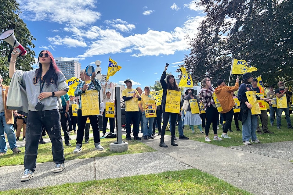 Public service strike liquor stores