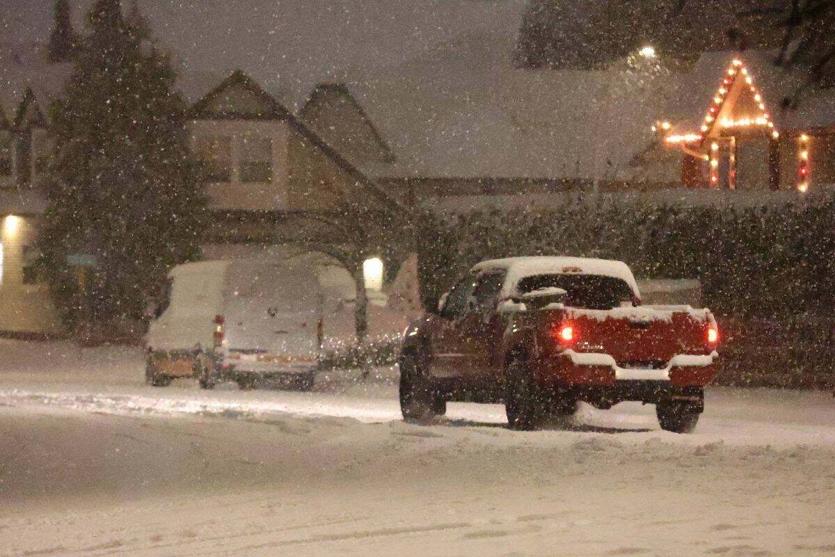 A vehicle driving down a snow-covered road in Langley on Tuesday, Nov. 29, 2022. (Photo: Anna Burns)
