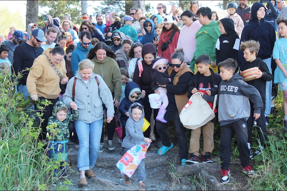 Kids 4-and-under kicked off The Great Hunt at Big Beach with help from the guardians as they raced towards a special section just for them.  (ANDREW BAILEY/ Westerly News)