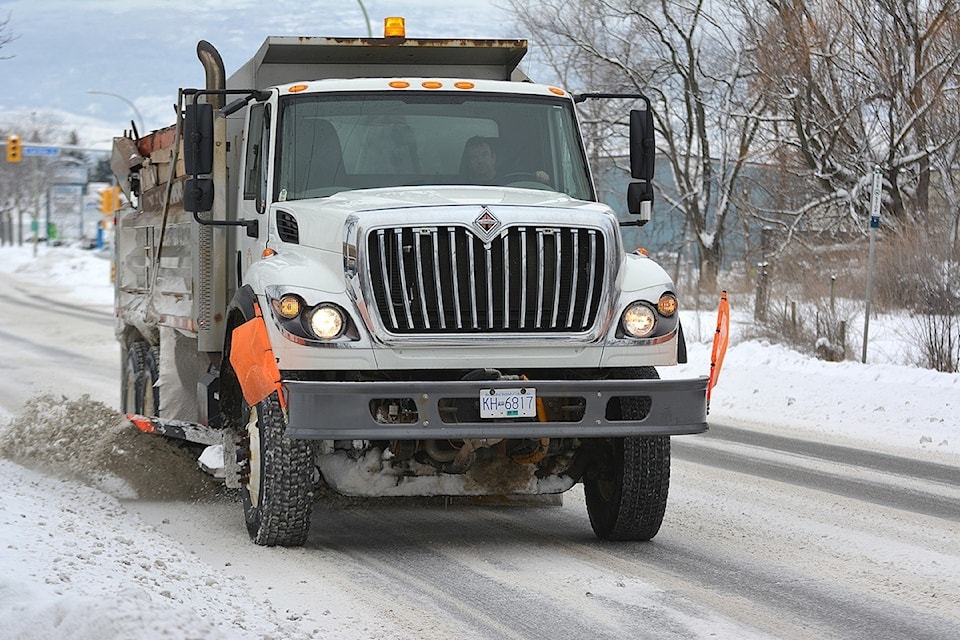 8547833_web1_170210-KCN-snow-plow