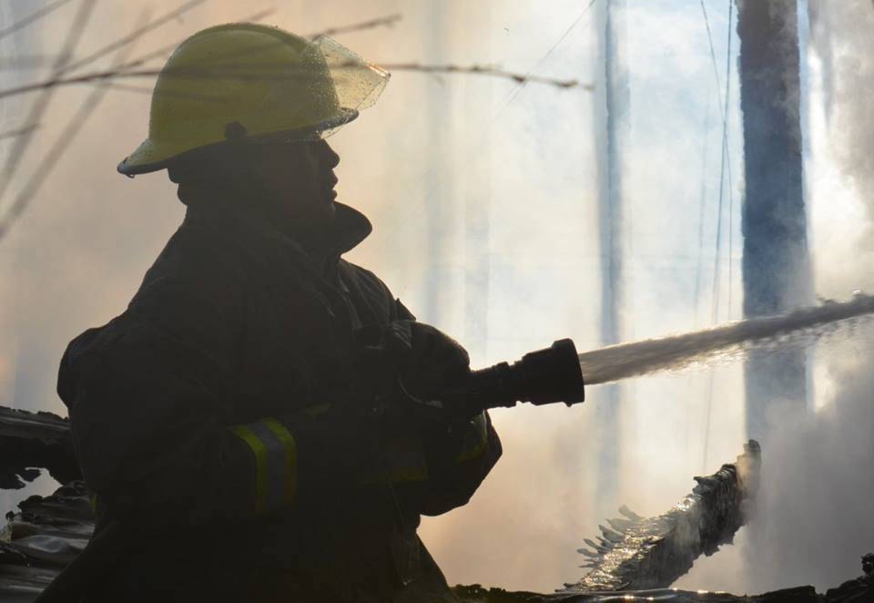 8852111_web1_171011-UWN-Ahousaht-Fire-Crew_1