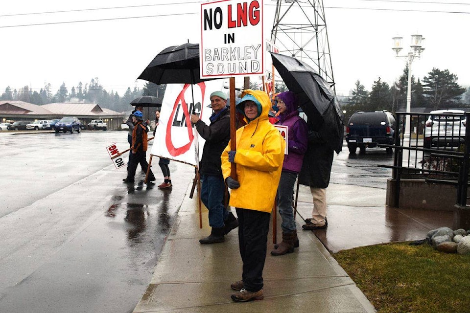 11583625_web1_10840353_web1_180307-AVN-LNG-Protest_2-1200x800