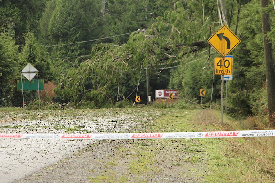 14918548_web1_122618-UWN-Power-out-Tofino_1