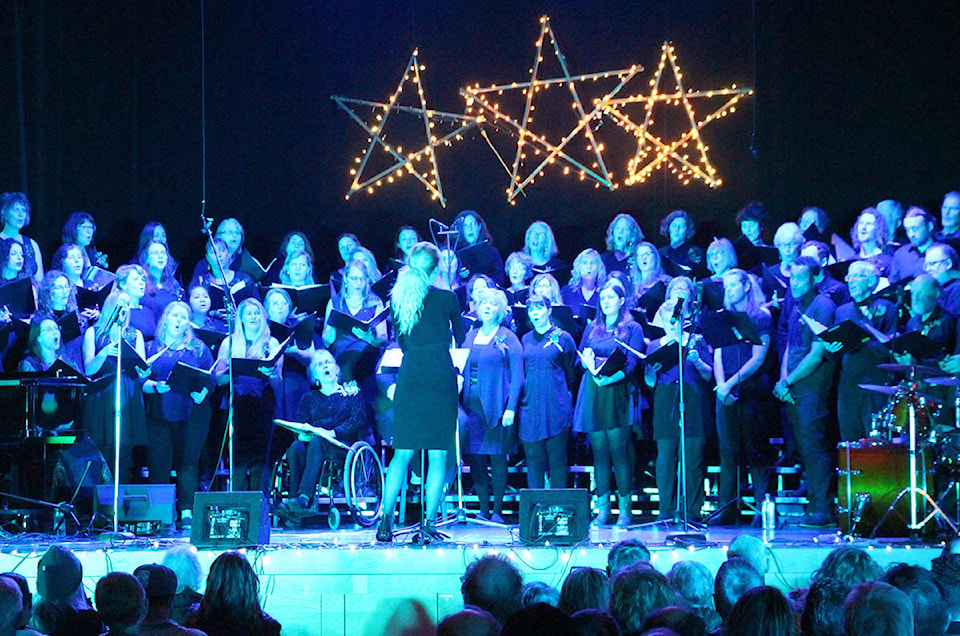 14822679_web1_181219-UWN-Tofino-Ucluelet-Choir_1