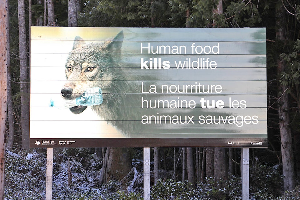 15399208_web1_190206-UWN-Wolf-signs-Park-Reserve_1