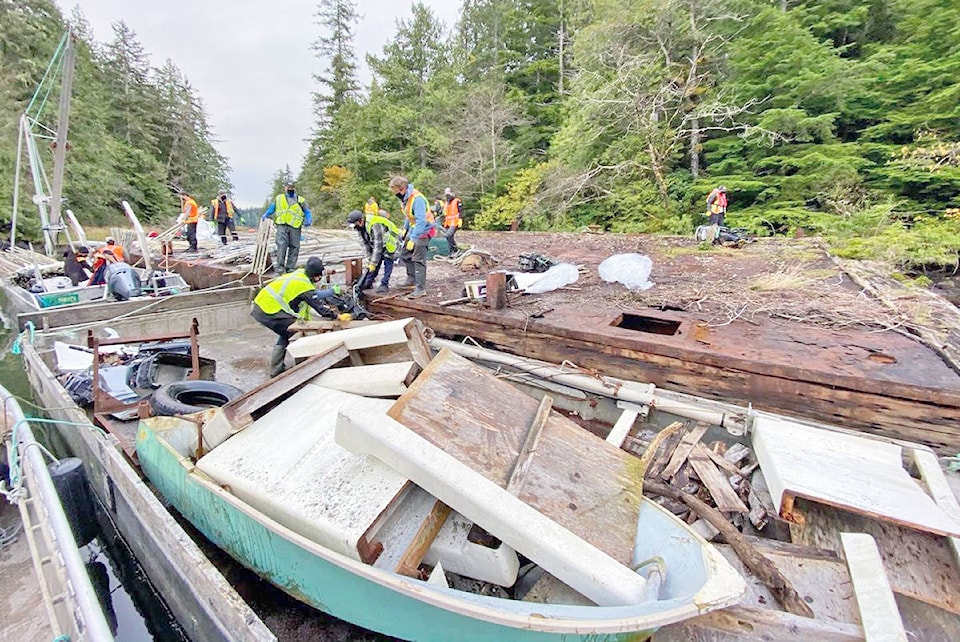 24998690_web1_210505-UWN-Coastal-cleanup_1