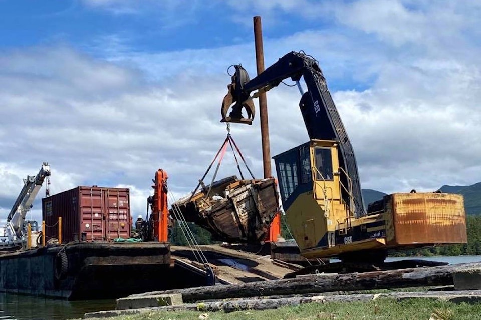 25937785_web1_210725-UWN-ucluelet-inlet-derelict-boat-clean-up-UCLUELET_1