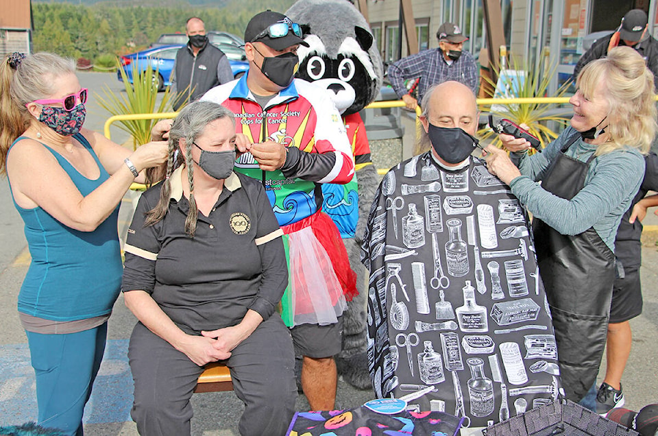 26622894_web1_210929-UWN-Cops-for-cancer-Ucluelet_1