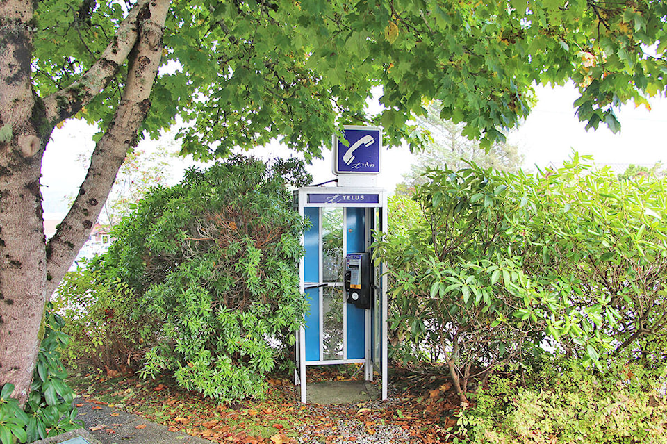 26157829_web1_210818-UWN-Pay-phone-Tofino_1