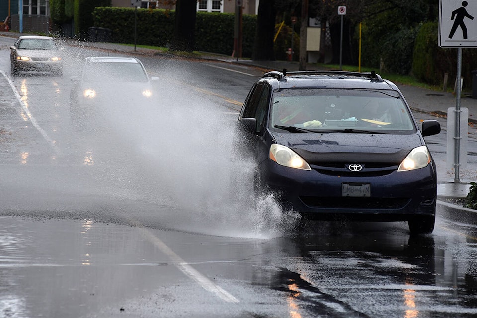 27289087_web1_211123-VNE-ThreeMoreStorms-StormRainPuddle_1