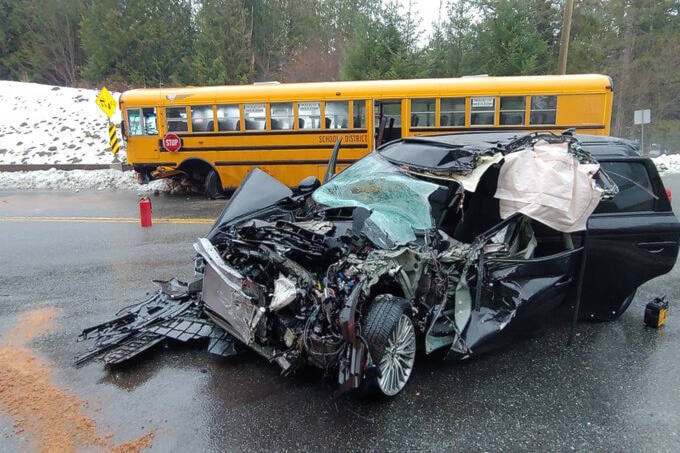 27780617_web1_220112-NBU-school-bus-suv-crash-1_1