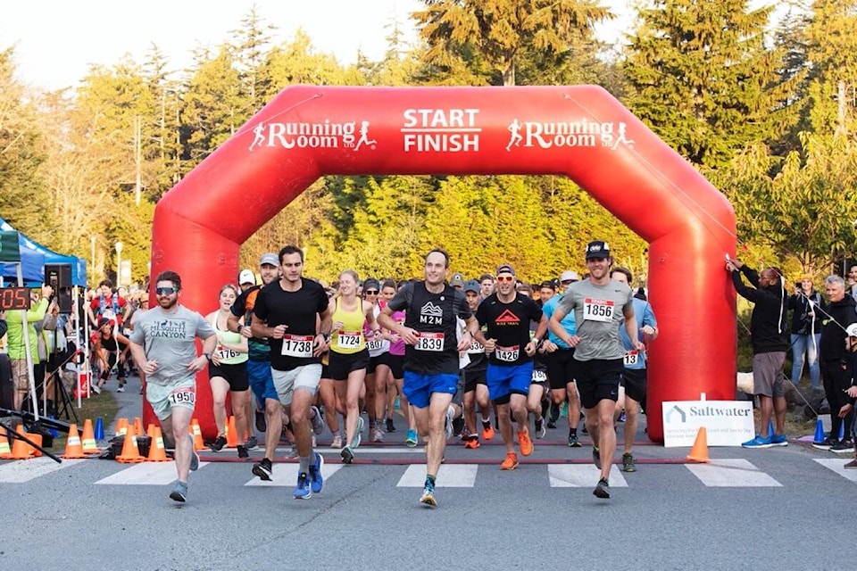 30727692_web1_221017-UWN-edge-to-edge-races-make-stellar-return-UCLUELET_1