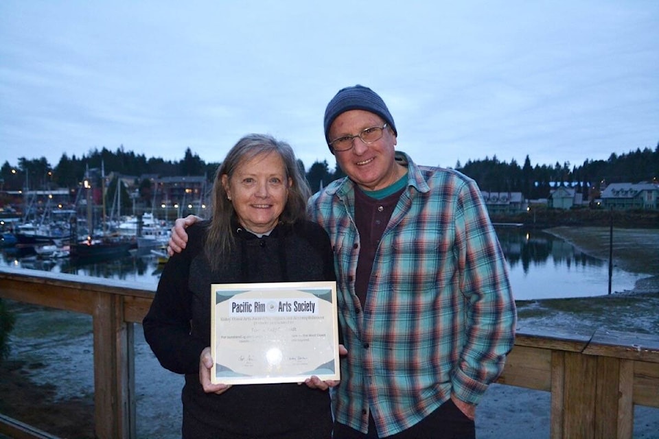 31080431_web1_221121-UWN-rainy-coast-award-goes-to-the-schmidts-ARTS_1
