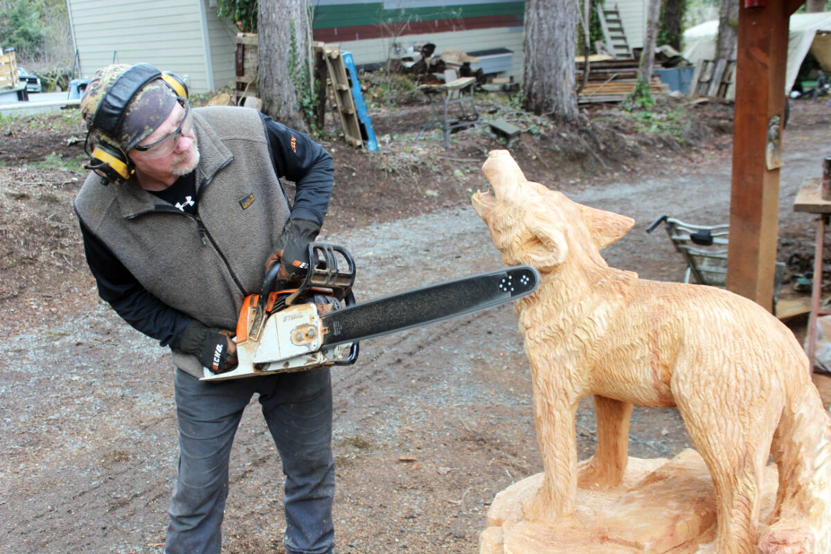 31975364_web1_230223-CHC-Chainsaw-carver-creations_7