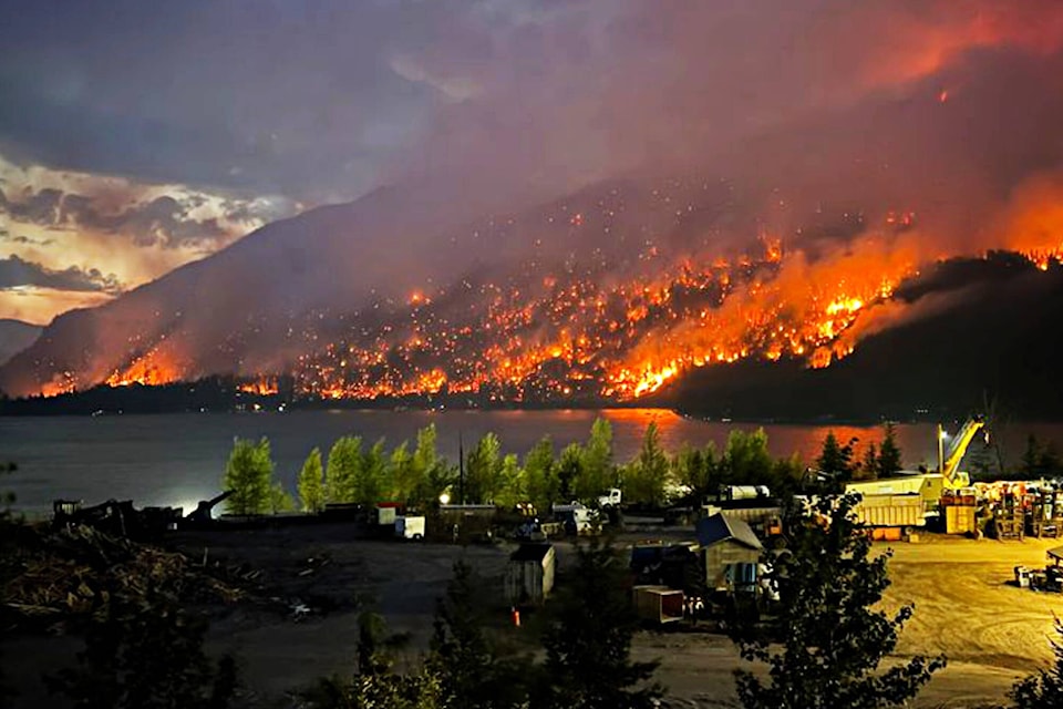 33503768_web1_230809-SAA-WEB-CSRD-adams-fire-update_1