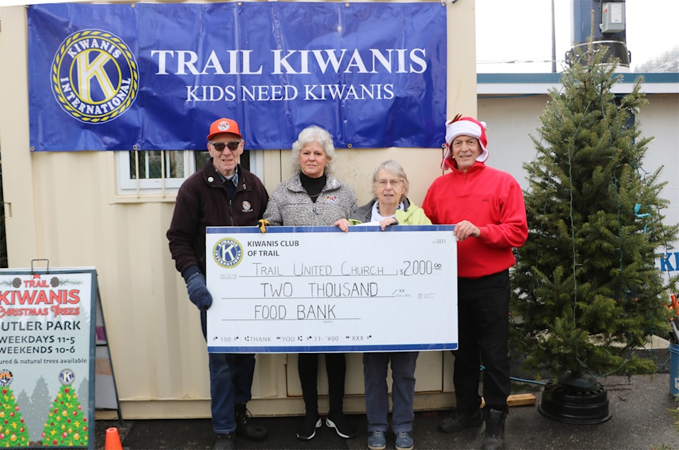 241128-tdt-kiwnanis-donation